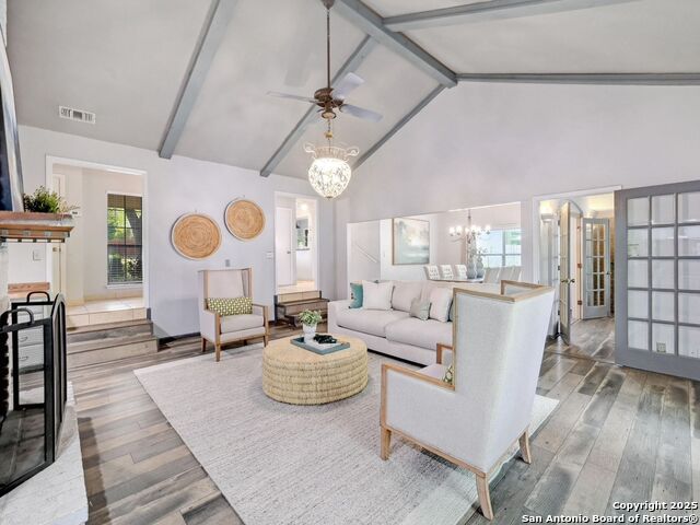 Listing photo id 6 for 19914 Encino Moss
