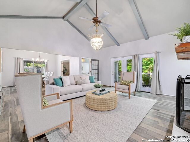 Listing photo id 7 for 19914 Encino Moss