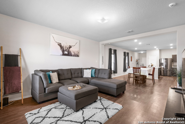 Listing photo id 8 for 5418 Cicada