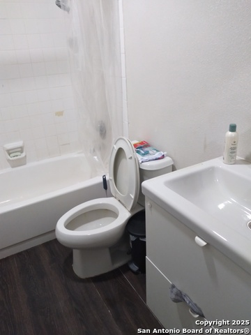 Listing photo id 8 for 8939 Old Sky Harbor