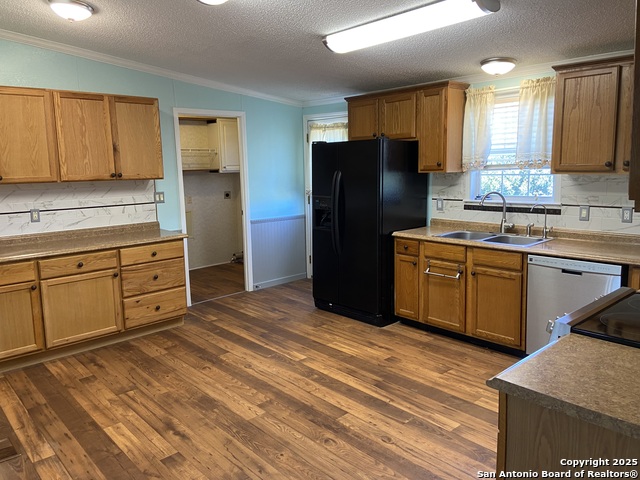 Image 10 of 50 For 145 Davie  