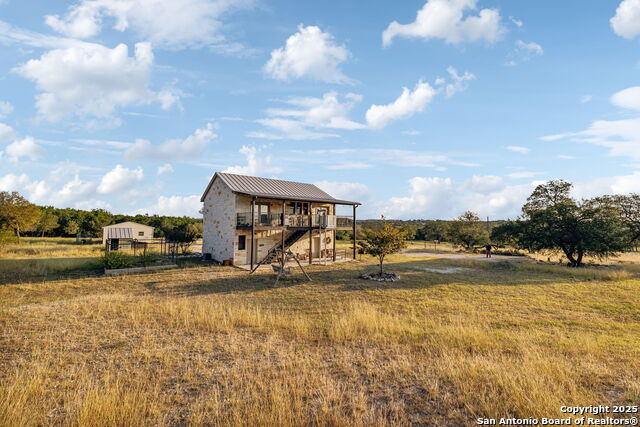 Listing photo id 15 for 232 Stoneleigh Rd. N