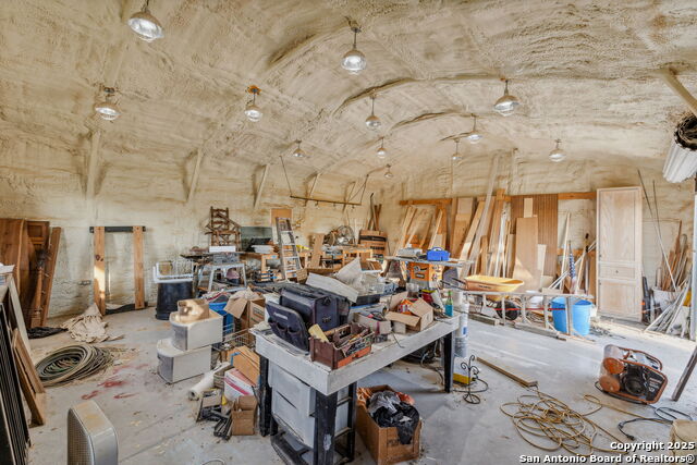 Listing photo id 18 for 232 Stoneleigh Rd. N