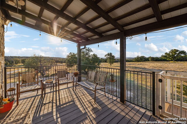 Listing photo id 19 for 232 Stoneleigh Rd. N