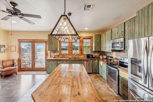 Listing photo id 6 for 232 Stoneleigh Rd. N