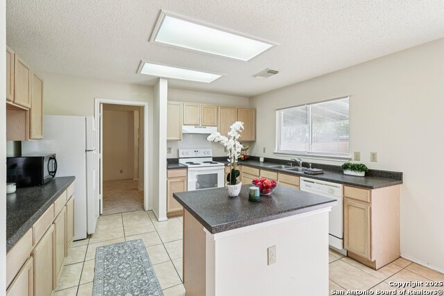 Image 4 of 35 For 11210 Berkley Square