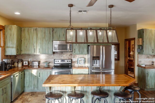 Listing photo id 8 for 232 Stoneleigh Road N