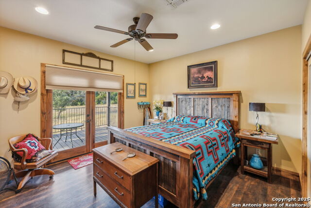 Listing photo id 13 for 232 Stoneleigh Road N