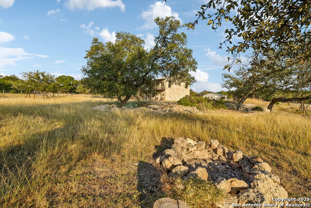 Listing photo id 1 for 232 Stoneleigh Road N