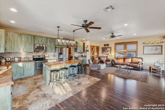 Listing photo id 6 for 232 Stoneleigh Road N