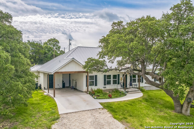 Image 32 of 47 For 5698 Ranch Road 1376