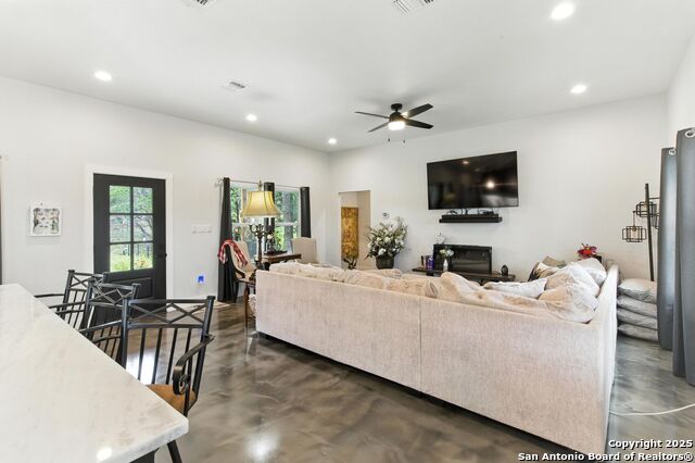 Image 39 of 47 For 5698 Ranch Road 1376