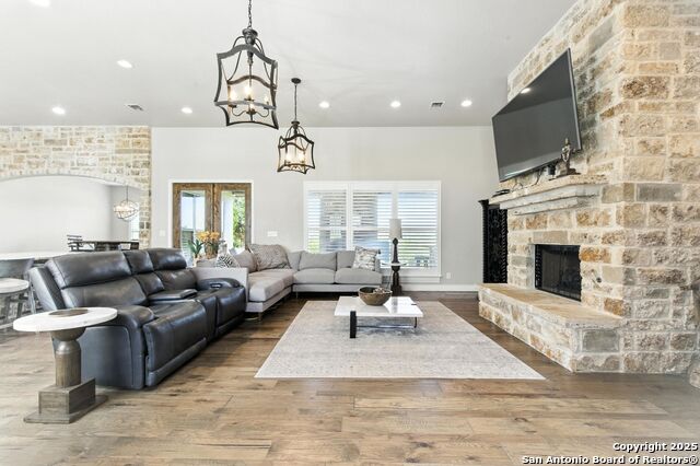 Image 4 of 47 For 5698 Ranch Road 1376