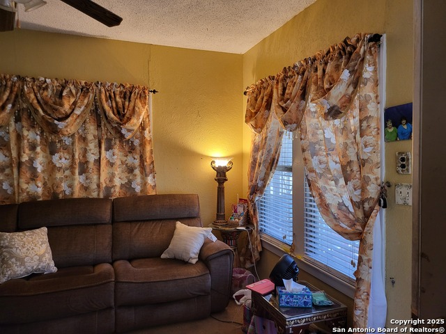 Image 17 of 41 For 3023 Travis W