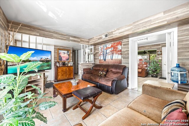 Image 7 of 50 For 1015 Tamworth Dr