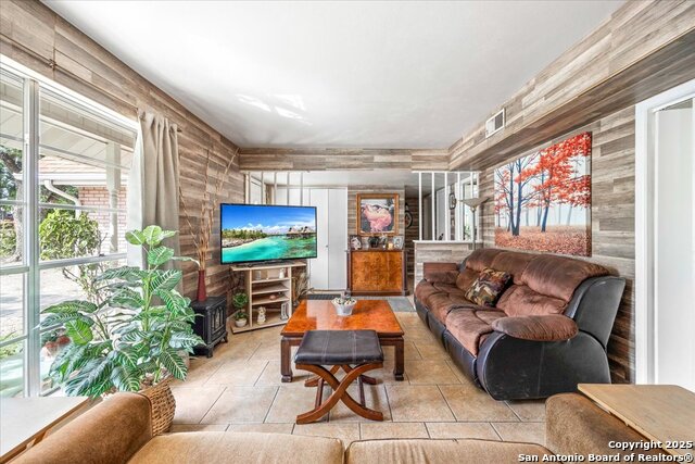 Image 9 of 50 For 1015 Tamworth Dr