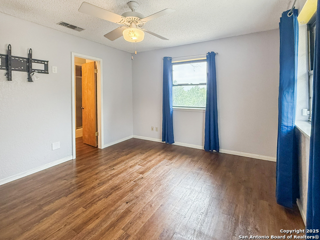 Image 11 of 26 For 132 Outer Drive W