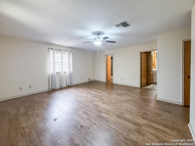 Image 14 of 26 For 132 Outer Drive W