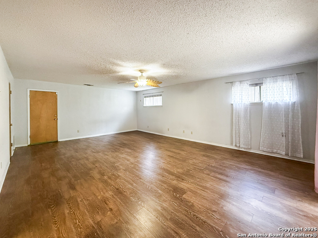 Image 15 of 26 For 132 Outer Drive W