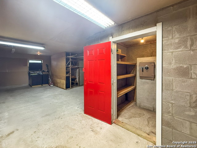 Image 22 of 26 For 132 Outer Drive W