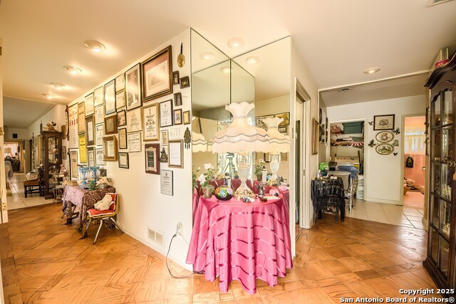 Listing photo id 9 for 1315 Lockhill Selma