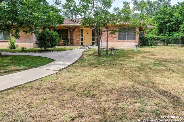 Listing photo id 3 for 1315 Lockhill Selma