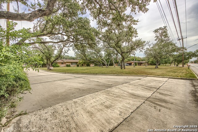 Listing photo id 6 for 1315 Lockhill Selma