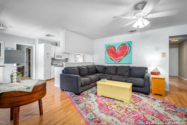 Image 13 of 42 For 211 Greycliff