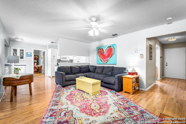 Image 14 of 42 For 211 Greycliff