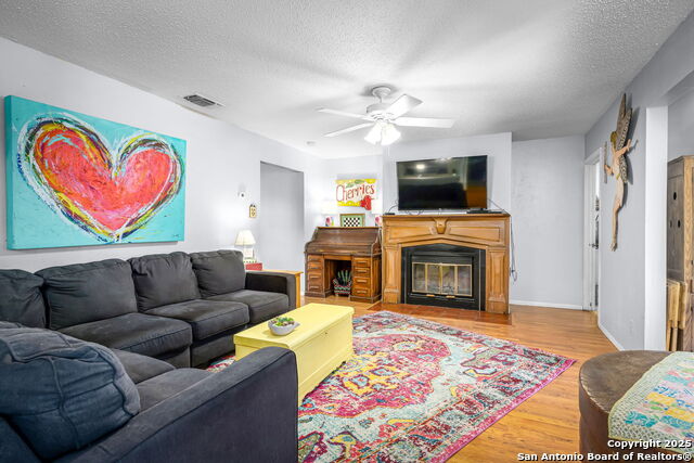 Image 15 of 42 For 211 Greycliff