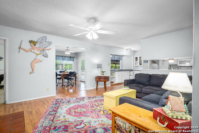 Image 16 of 42 For 211 Greycliff