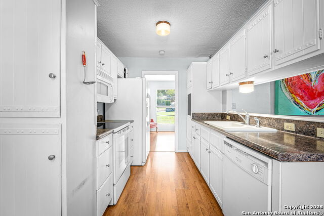 Image 17 of 42 For 211 Greycliff
