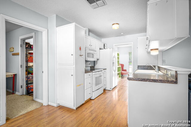 Image 18 of 42 For 211 Greycliff