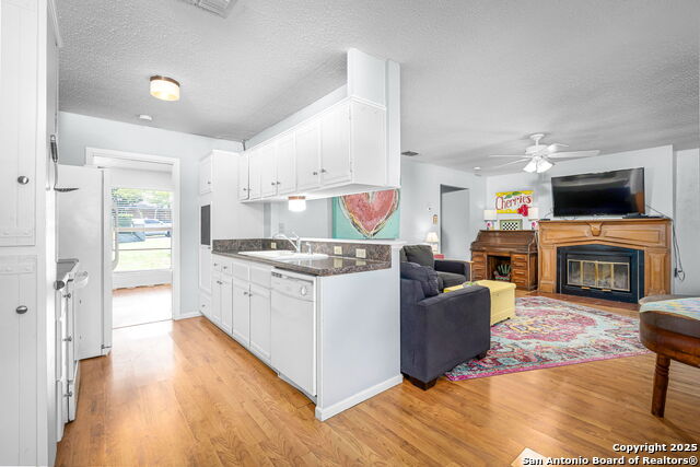 Image 19 of 42 For 211 Greycliff