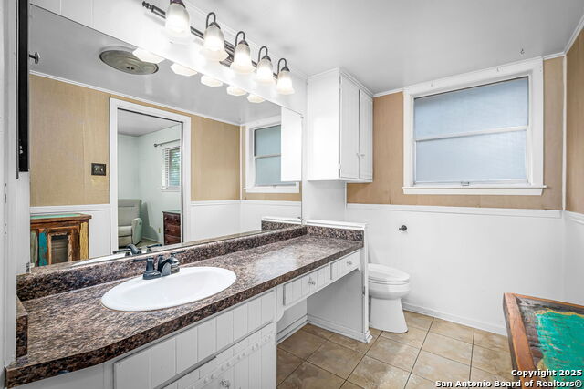 Image 24 of 42 For 211 Greycliff