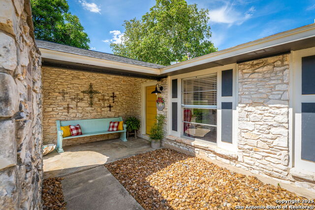 Image 3 of 42 For 211 Greycliff