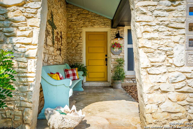 Image 31 of 42 For 211 Greycliff