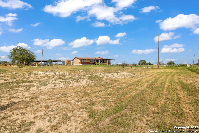 Listing photo id 13 for 18434 Fm 471