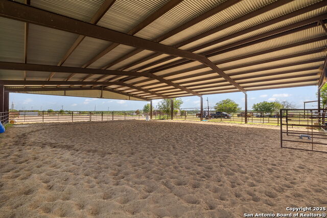Listing photo id 19 for 18434 Fm 471