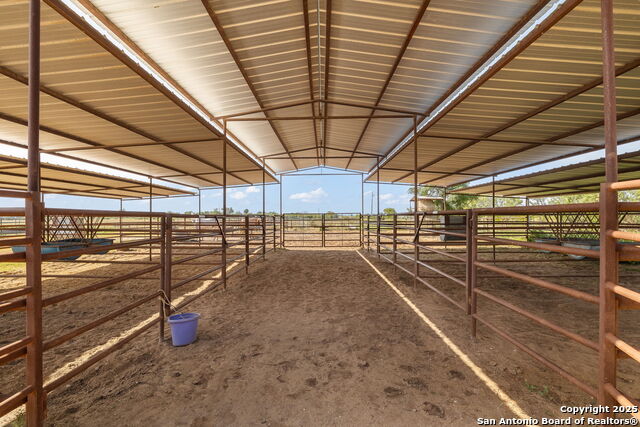Listing photo id 21 for 18434 Fm 471