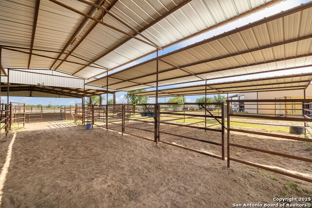 Listing photo id 22 for 18434 Fm 471