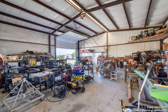 Listing photo id 25 for 18434 Fm 471