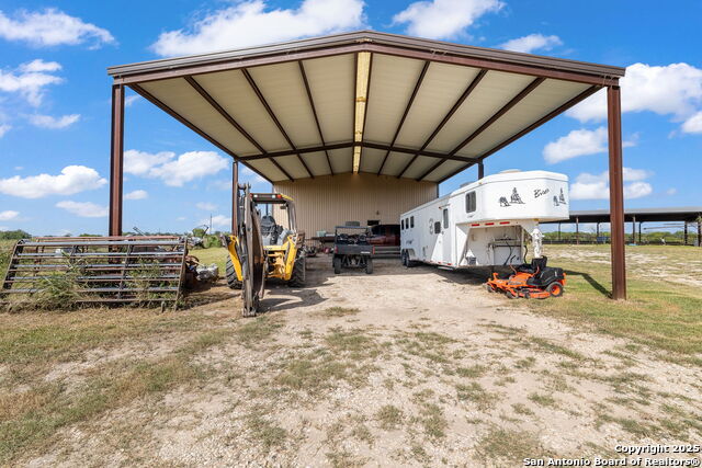 Listing photo id 26 for 18434 Fm 471