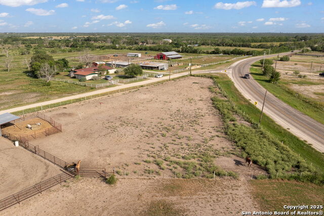 Listing photo id 31 for 18434 Fm 471