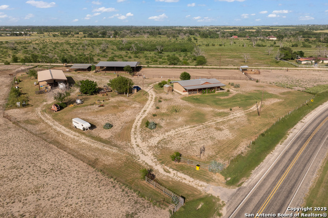 Listing photo id 2 for 18434 Fm 471