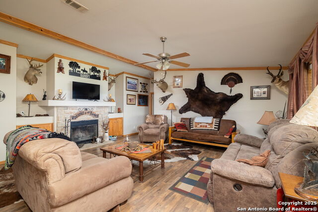 Listing photo id 39 for 18434 Fm 471