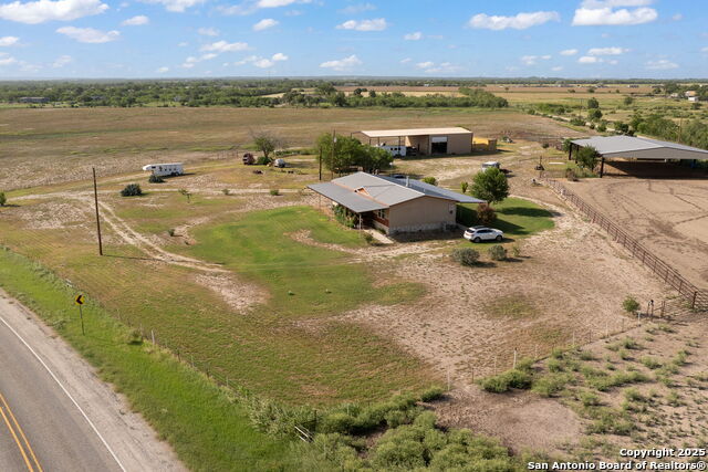 Listing photo id 6 for 18434 Fm 471
