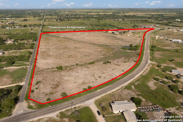 Listing photo id 10 for 18434 Fm 471