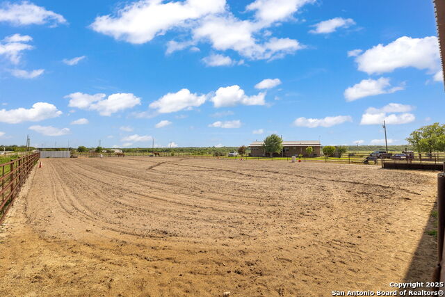 Listing photo id 19 for 18434 Fm 471