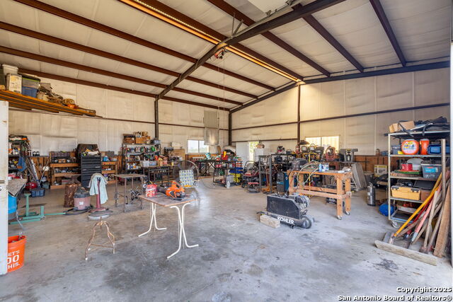 Listing photo id 23 for 18434 Fm 471